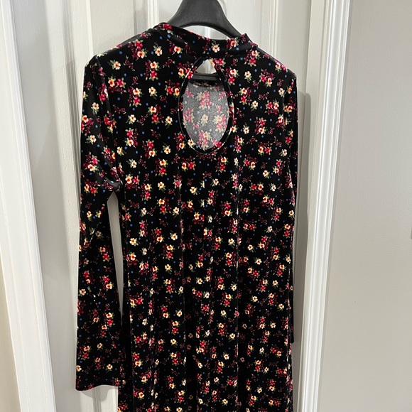 Colourful short dress, ideal with tights! Worn maybe 4 times. Fall 2022. - Picture 3 of 4